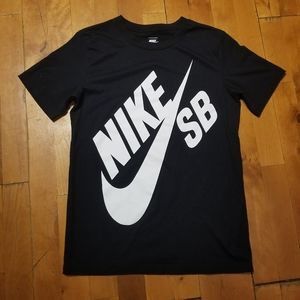 NWOT Nike skate boarding kids black  XL t shirt